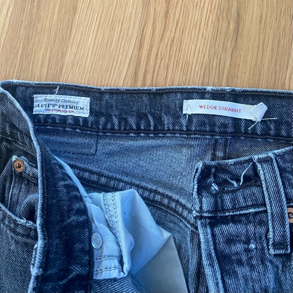 Levi’s Black Wedgie Straight Leg Jeans - Picture 6 of 6